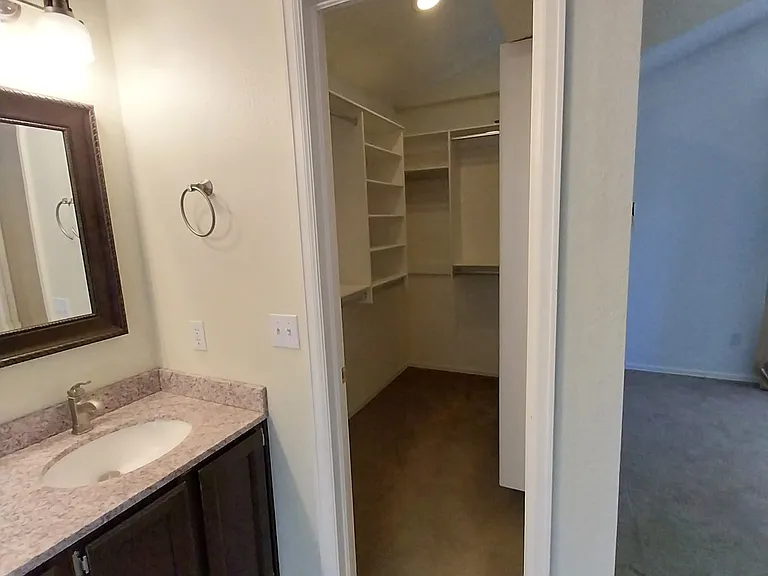 9786 Buckingham Ct — Photo 23