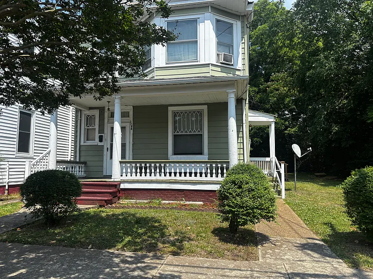 275 Webster Ave — Photo 1