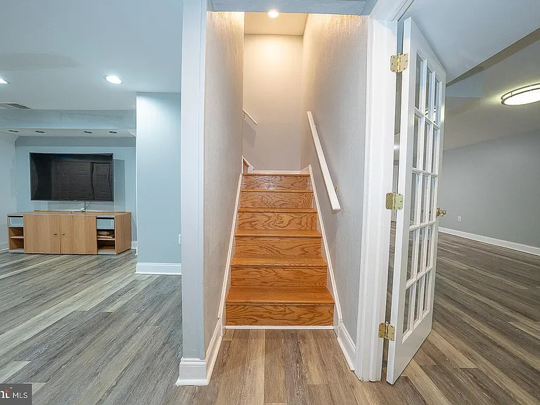 1099 Armstrong Ct — Photo 36