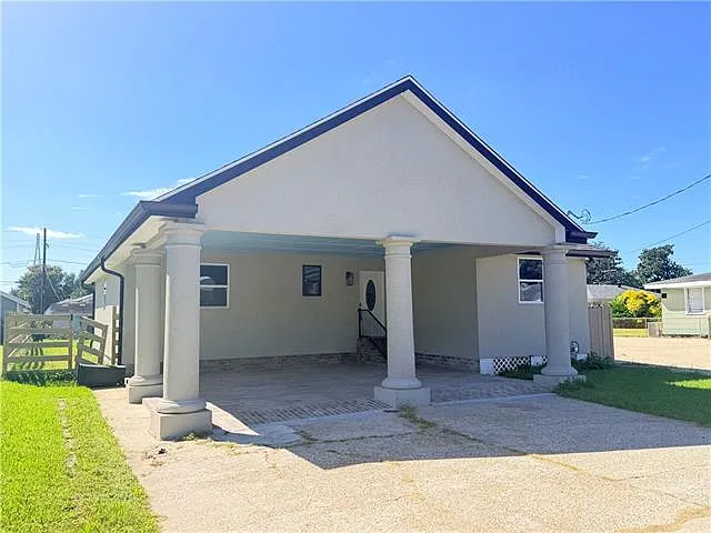 3 bed, 2.0 bath, 1050 sqft, $1,800 — Photo 1