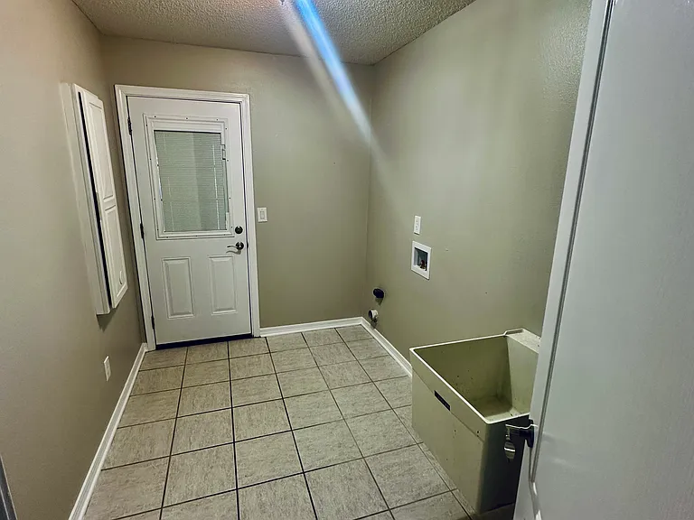 7570 Woodmont St — Photo 17
