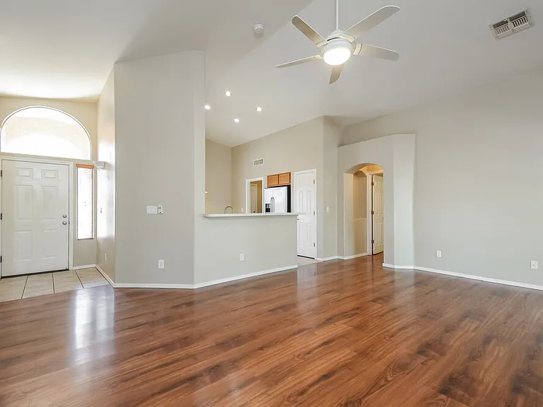 8506 N Sayante Way — Photo 3