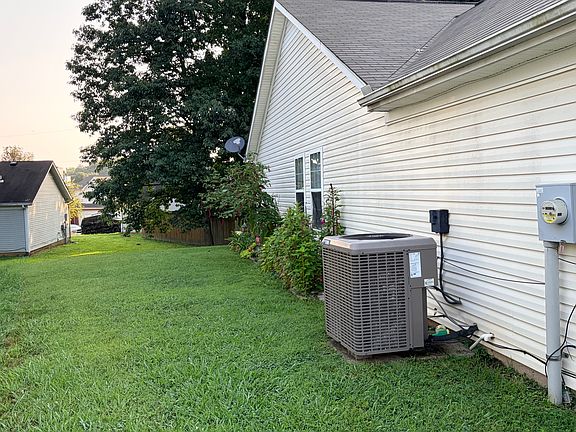 4th image of 1117 S Hampton Close