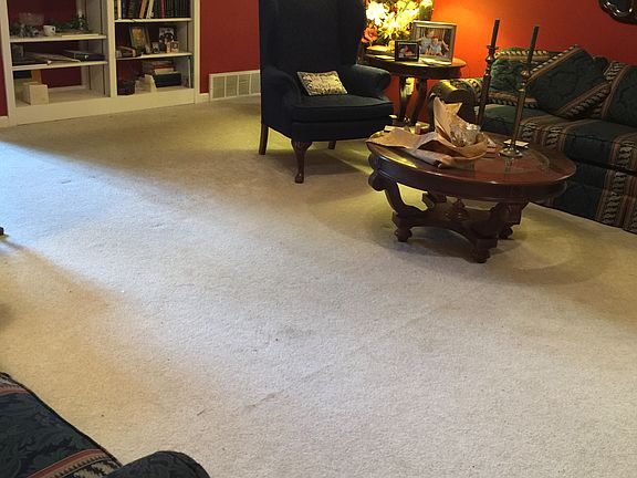 Formal living room 2/3