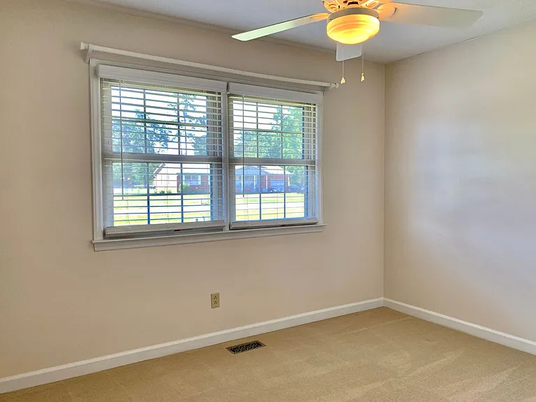 213 Dogwood St — Photo 16
