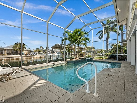 3rd image of 2193 Macadamia St