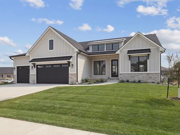 805 Canterbury Cir, Waukee, IA 50263