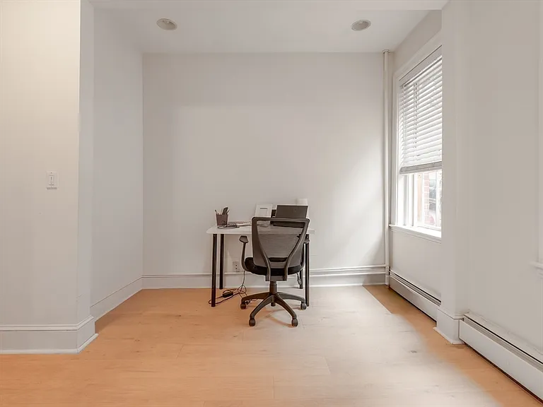 22 Irving St #2 — Photo 5