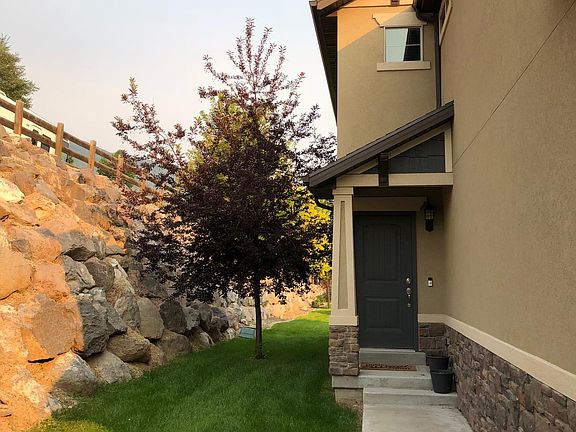 2nd image of 1606 N Hollyhock Cir