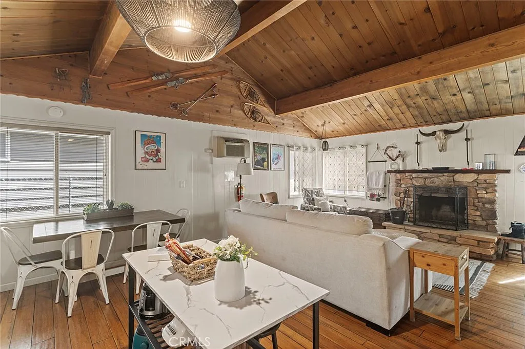 2 bed, 864 sqft, $1,795 — Photo 3