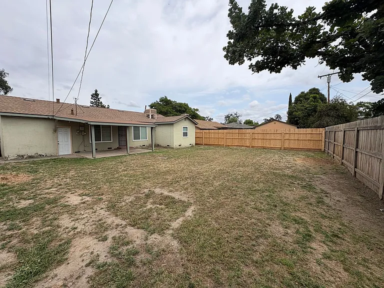 315 W Kaweah Ave — Photo 22