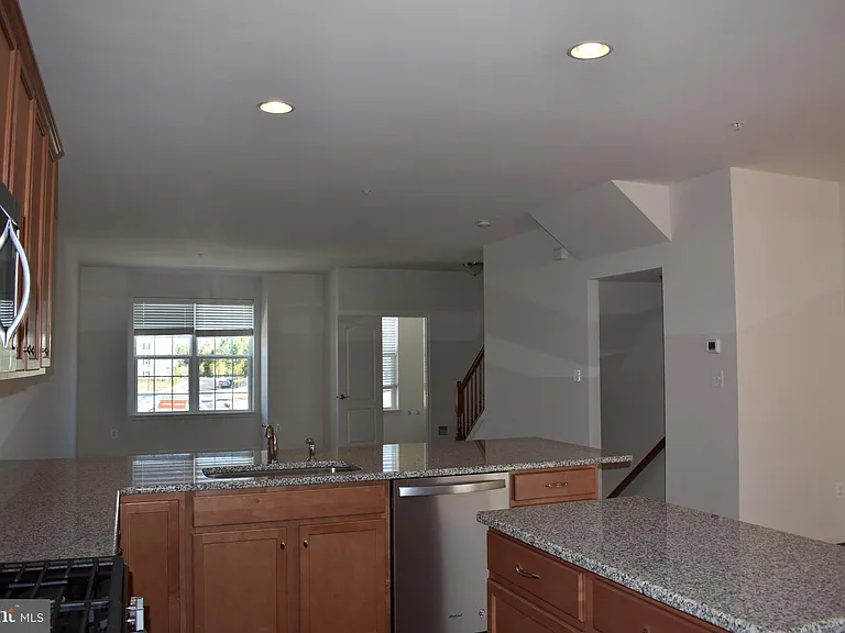 9421 Adelaide Ln — Photo 11
