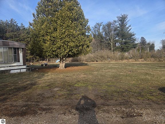 2nd image of 634 Forteen Mile Rd