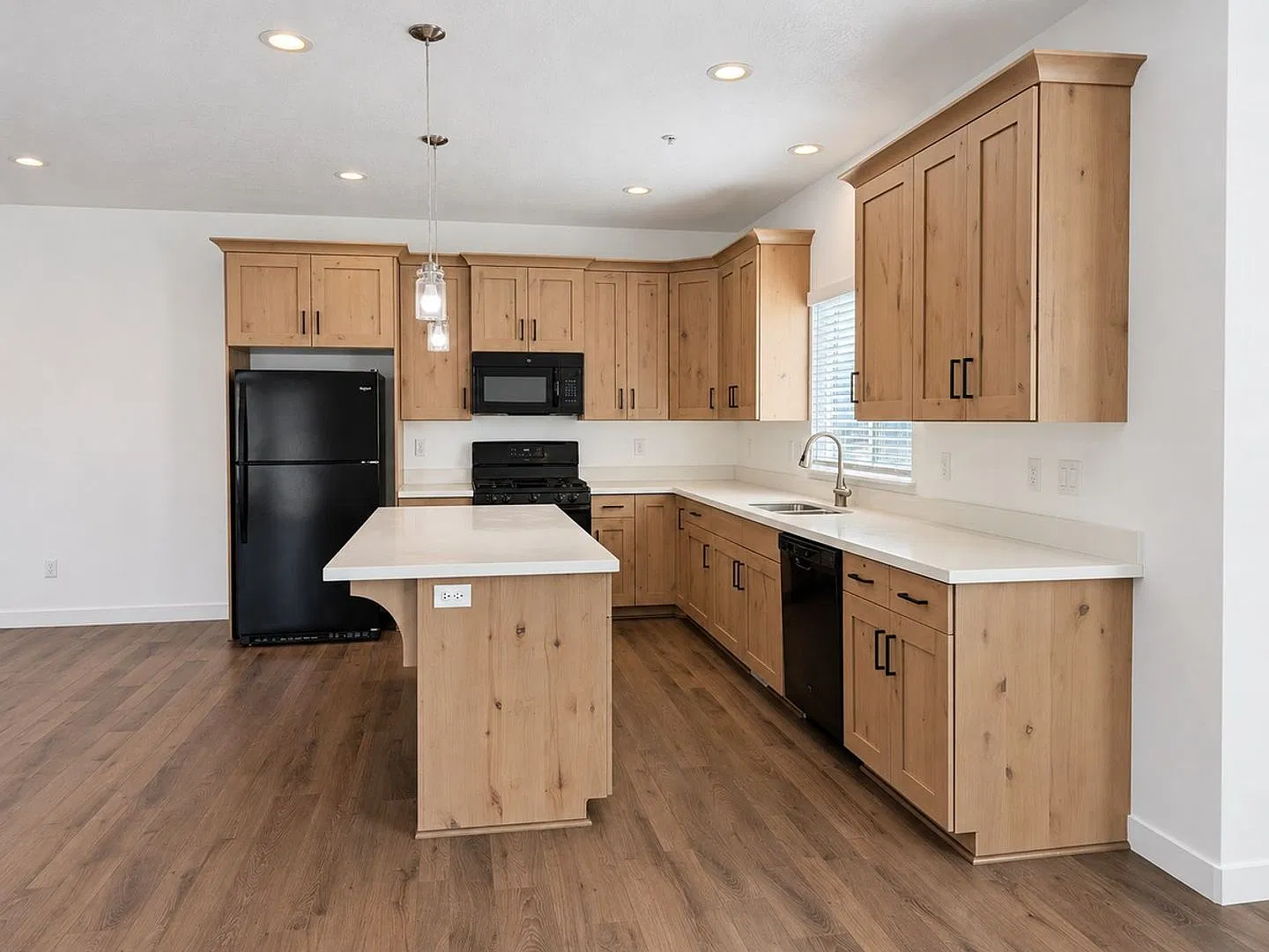 Spacious Townhome - 4 Bedroom End Unit in Riverton — Photo 3