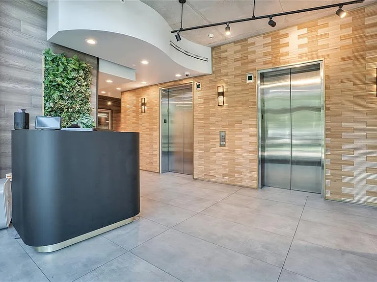 525 E Jackson St #P — Photo 4