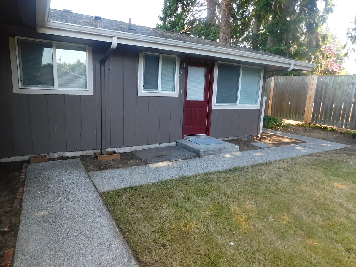 Building Photo - 1207 Beach Ave #2