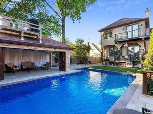8044 Langdale St, New Hyde Park, NY 11040