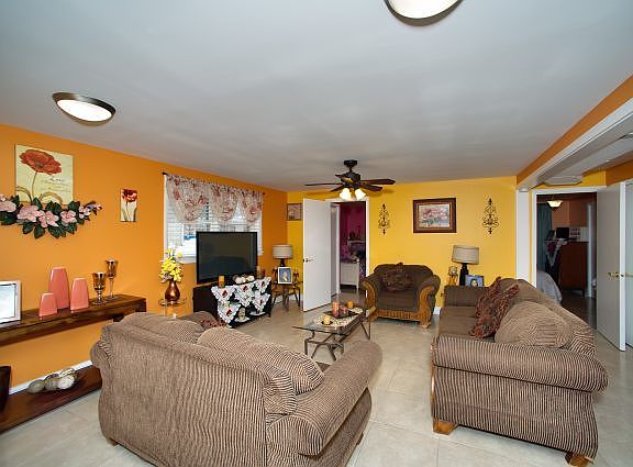 3rd image of 16W681 56th Pl