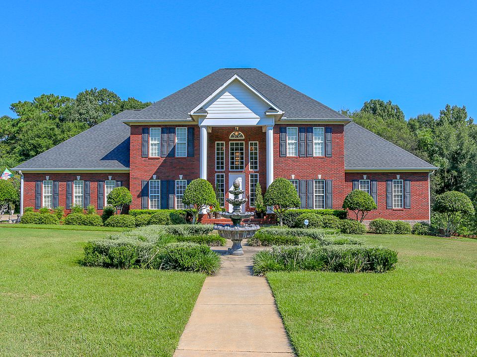 1st image of 322 Bocage Dr