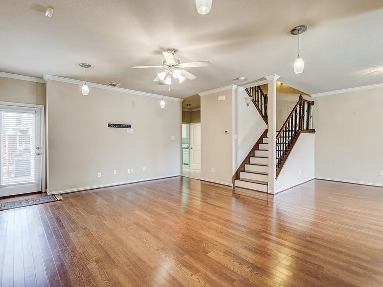 1020 Paradise Cv — Photo 27