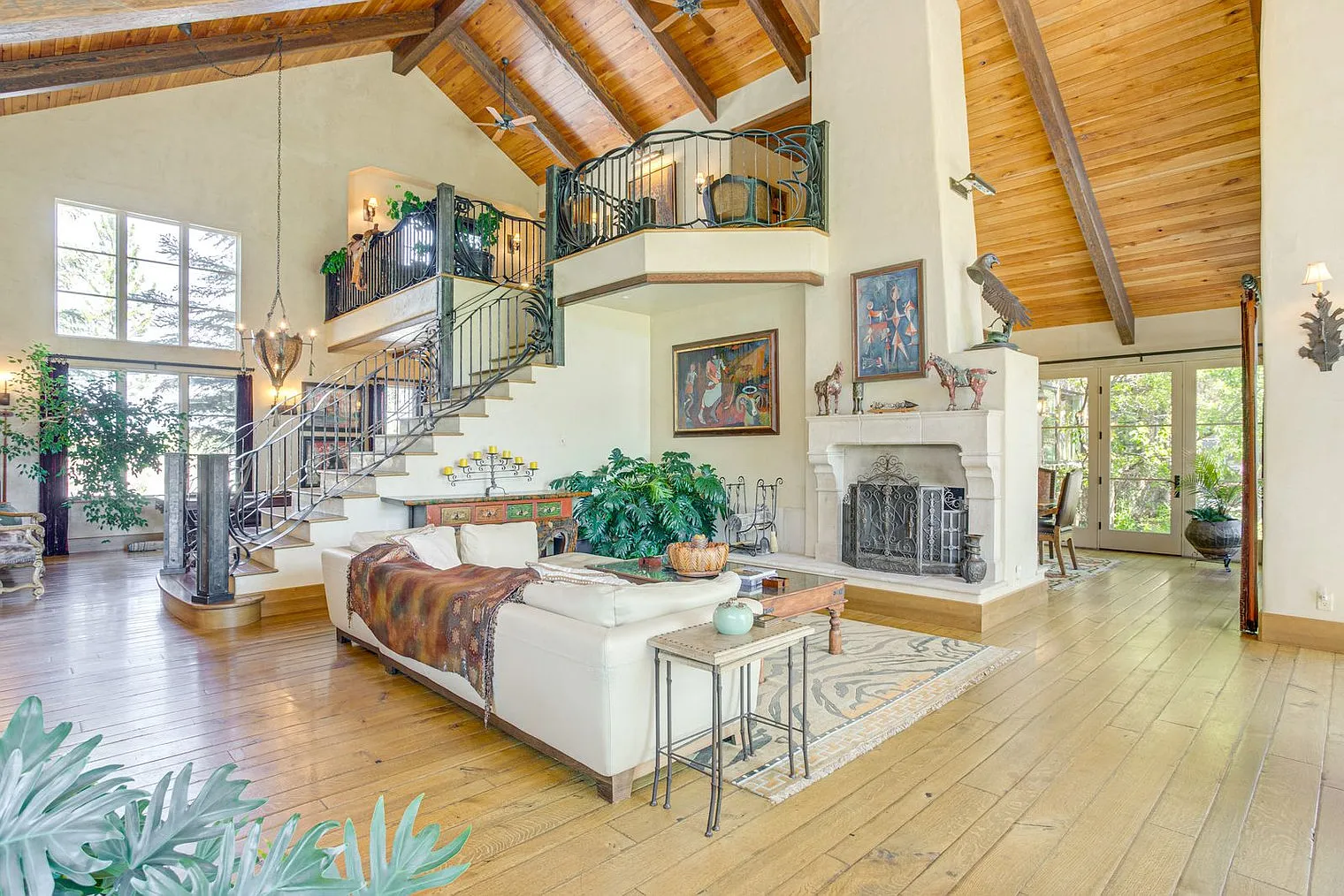 5 bed, 5.0 bath, 8438 sqft, $32,643 — Photo 3
