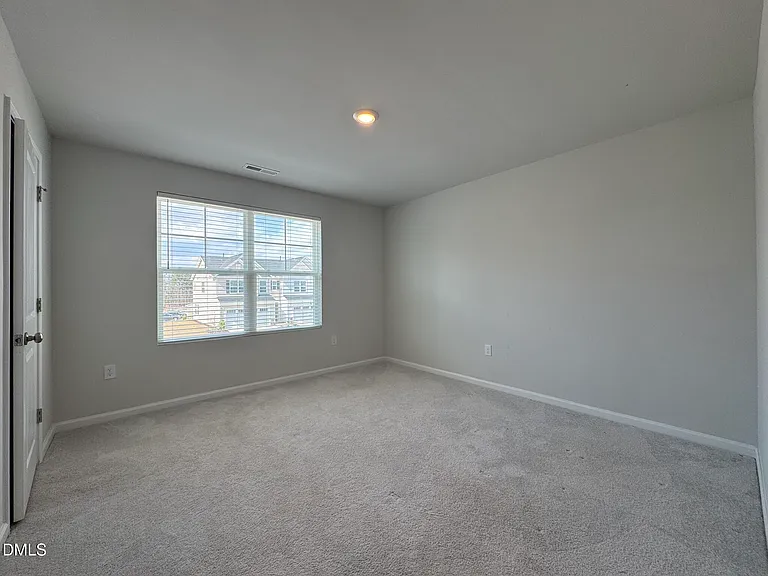 104 Jade Creek Dr — Photo 31