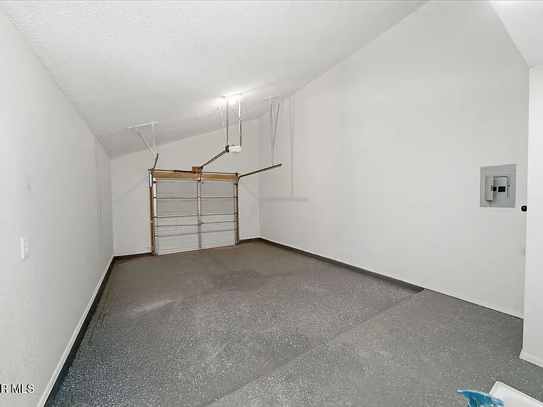 821 Los Lagos Way #B — Photo 11