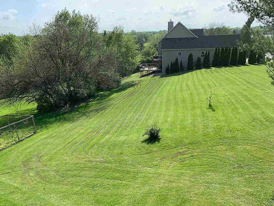2nd image of 121 Glenview Dr
