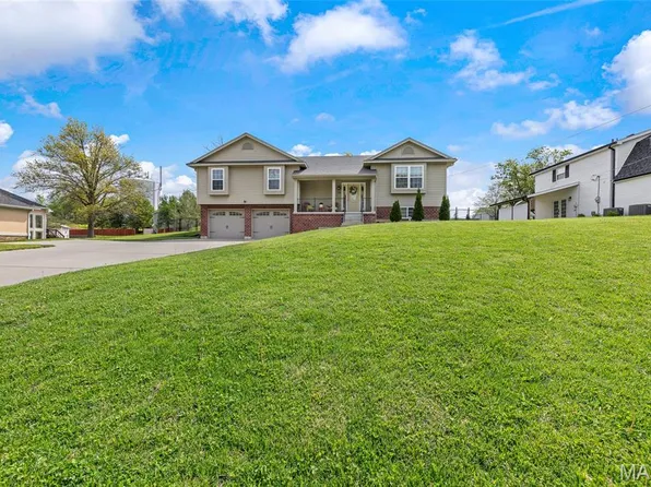 738 Jacobs Station Rd, Saint Charles, MO 63304