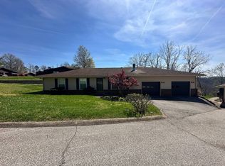 402 Bow Hunter Rd, Charleston, WV 25314