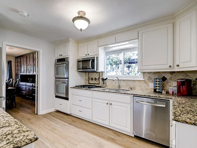 2824 E Palm Cir — Photo 12