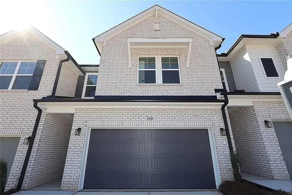 3 bed, 3.0 bath, 1910 sqft, $2,300 — Photo 1