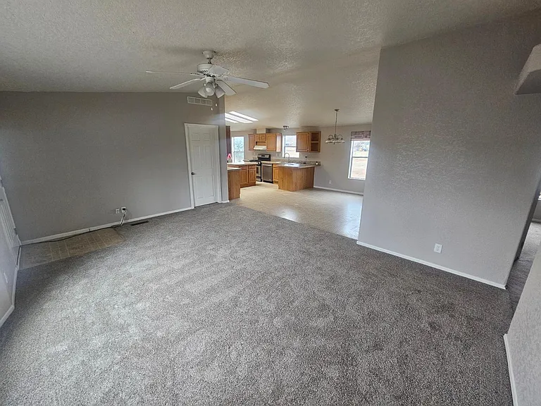 870 Quain Dr — Photo 3