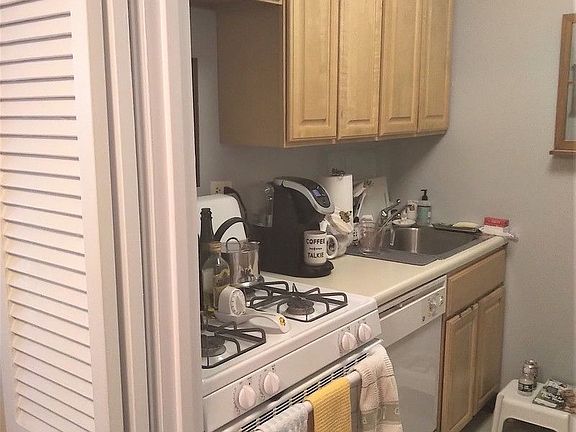 4th image of 301 E 79th St APT 6C