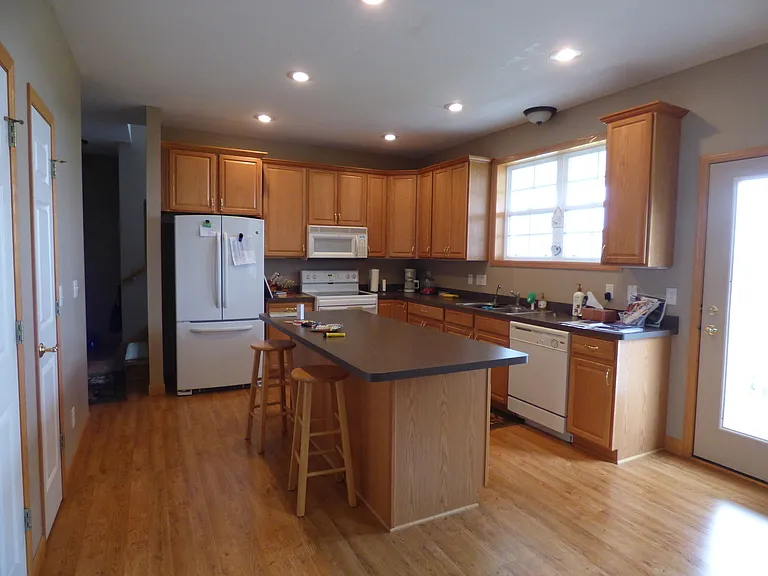 5793 Mount Curve Blvd — Photo 3