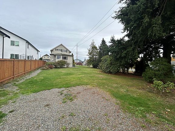 5th image of 3832 S Cushman Ave