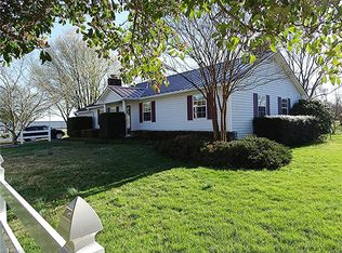 6945 Idols Rd, Clemmons, NC 27012