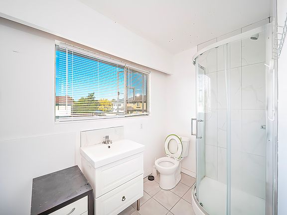 5th image of 3820 Earlmond Ave