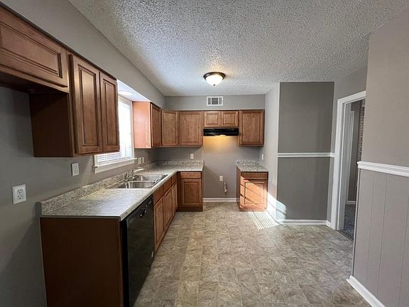 3rd image of 2267 Celeste Dr