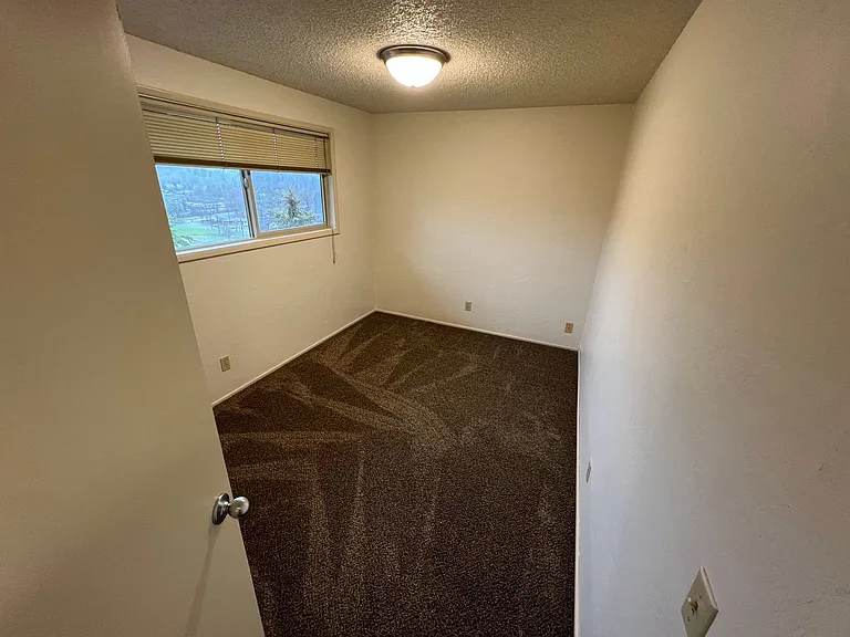 3960 University St — Photo 10