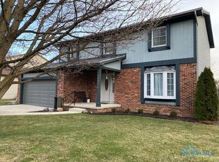 6827 Greentree Ln, Maumee, OH 43537