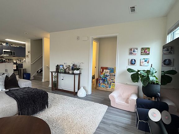 4th image of 33202 Town Green Dr