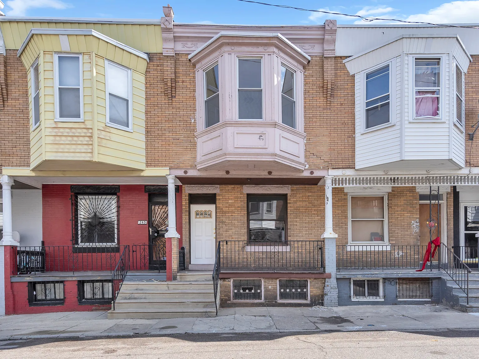 241 N Ruby st — Photo 2