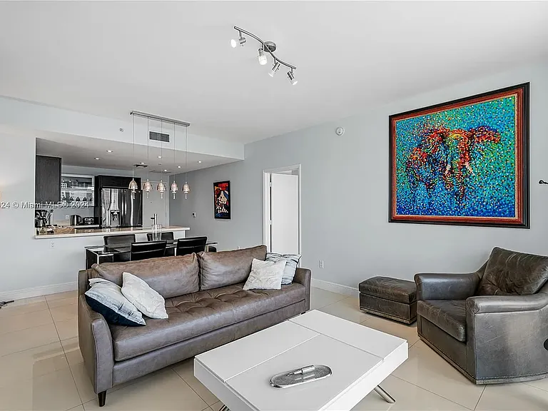 90 SW 3rd St #3501 — Photo 6