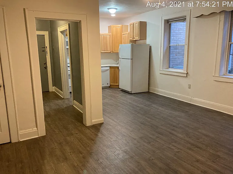 Mountain Ave — Photo 1