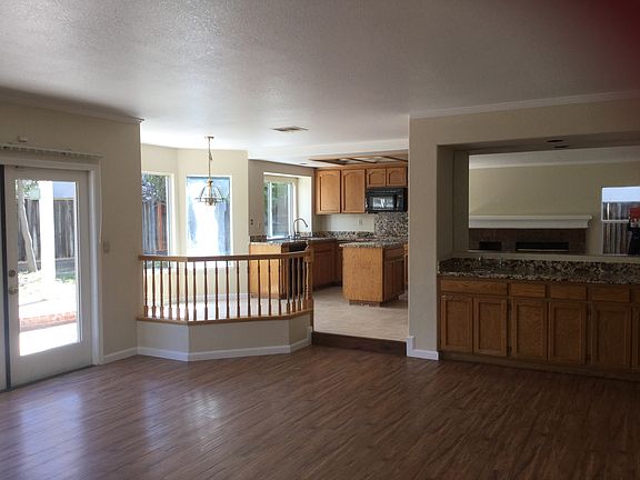 2nd image of 4405 Belvedere Way