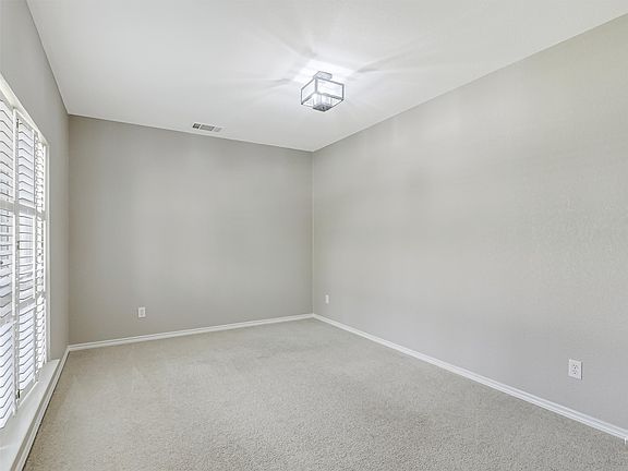 4th image of 1310 Rosewood Ln