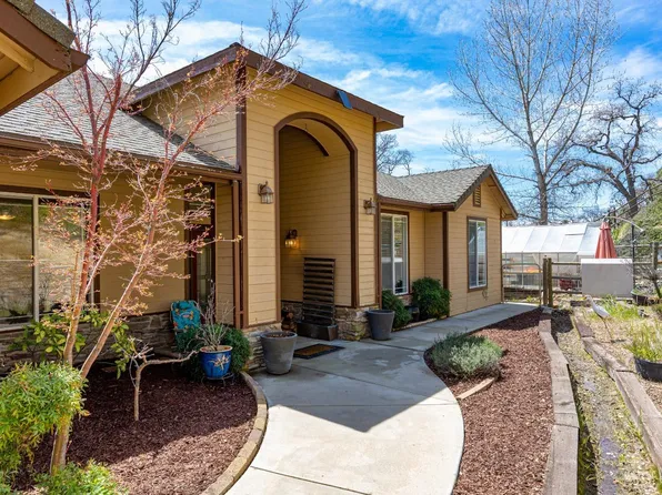 24600 Paramount Dr, Tehachapi, CA 93561