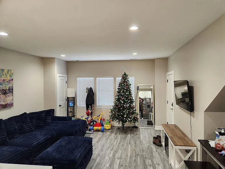 4051 S Prairie Ave — Photo 5