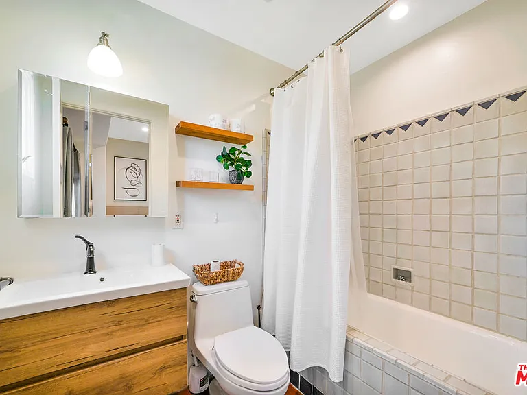 1414 N Harper Ave #5 — Photo 17